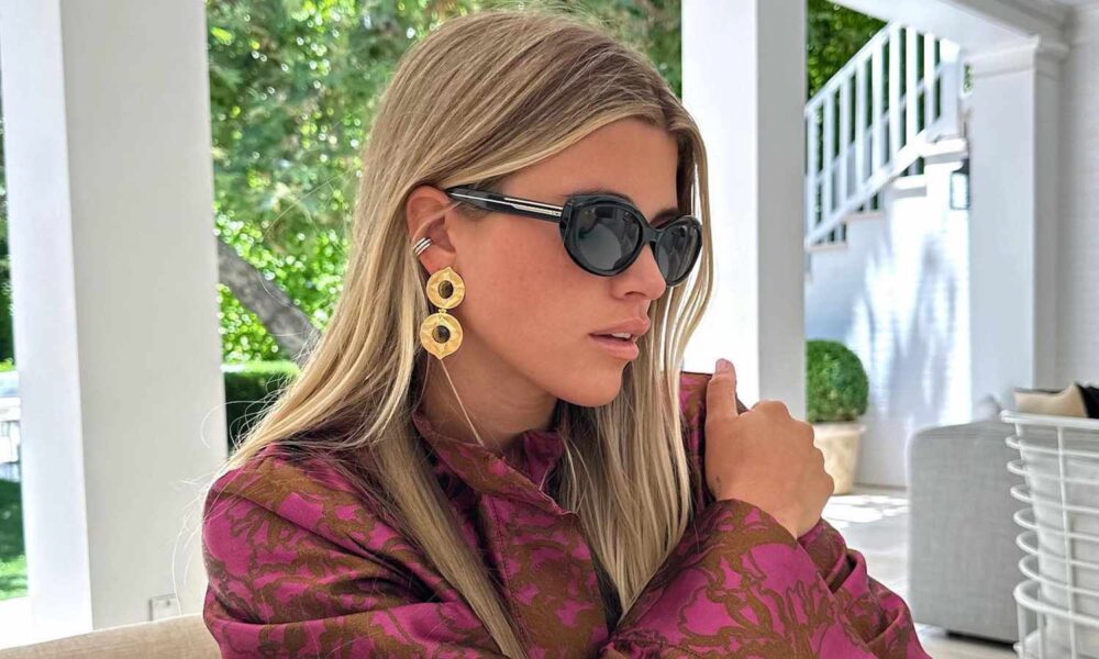 Shade Your Way to Confidence: Rectangle Sunglasses for Women